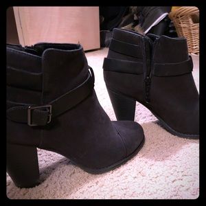Women’s black booties size 9.5